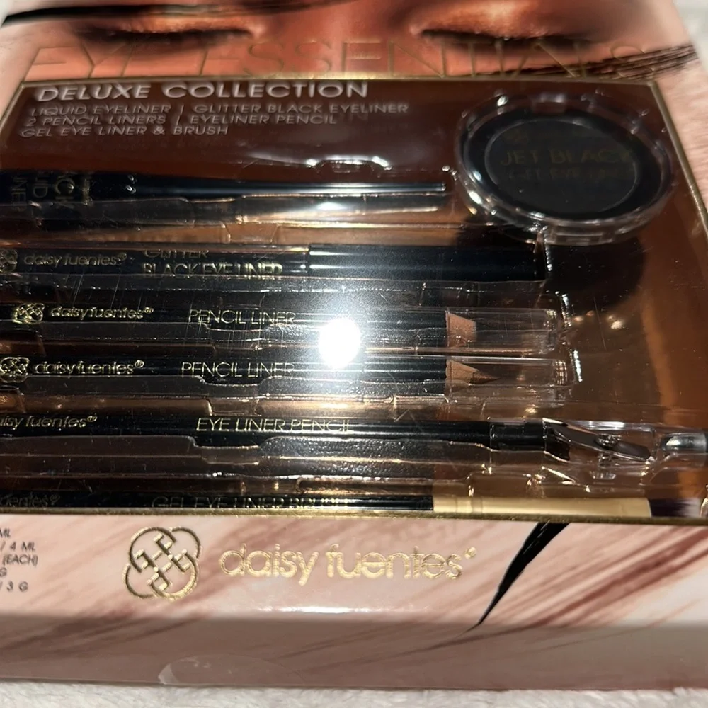 DAISY FUENTES EYE ESSENTIALS Deluxe Eyeliner Collection.